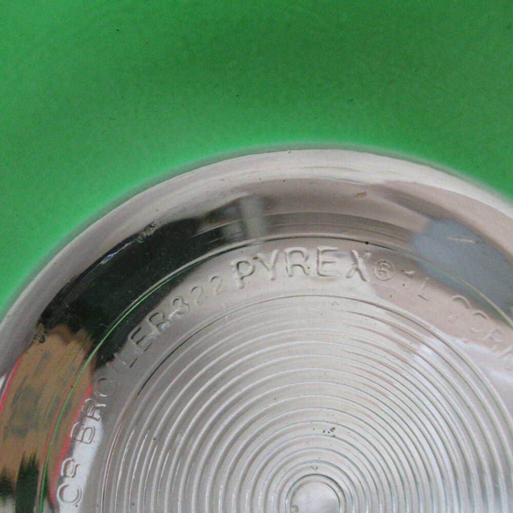 Pyrex Green Glass Mixing Bowl #322 Clear Bottom - Picture 5 of 6
